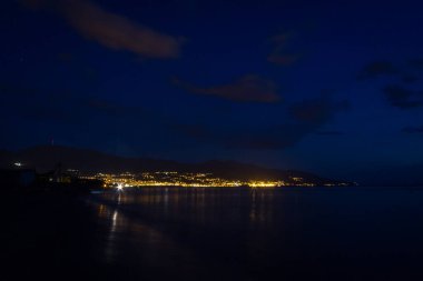 Gece vakti Malta kıyısı 