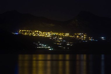 Gece vakti Malta kıyısı