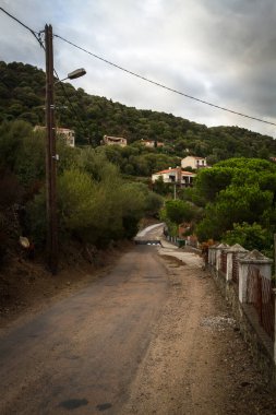Malta adasındaki köye giden yol