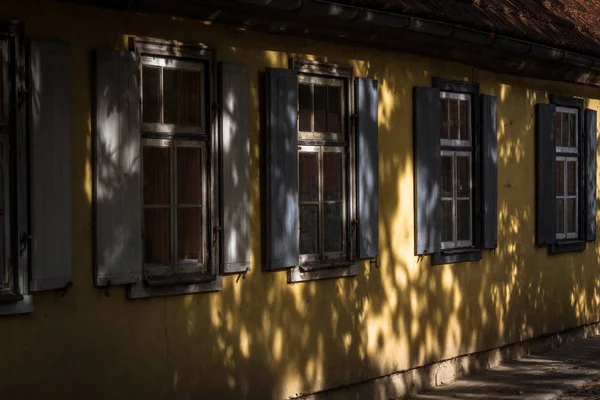 Edifício Velho Cidade Pequena — Fotografia de Stock