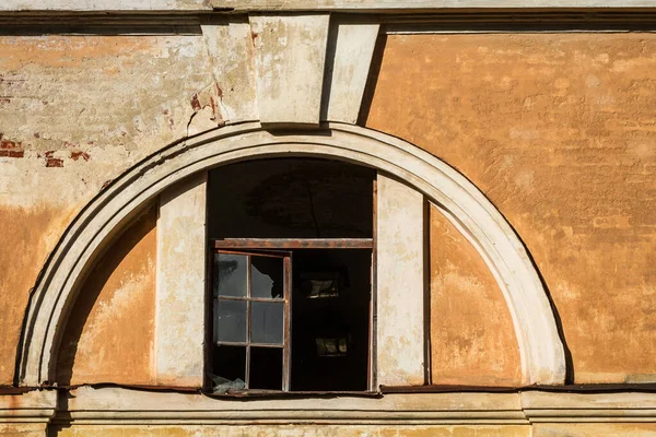 Окно Старого Кирпичного Здания — стоковое фото