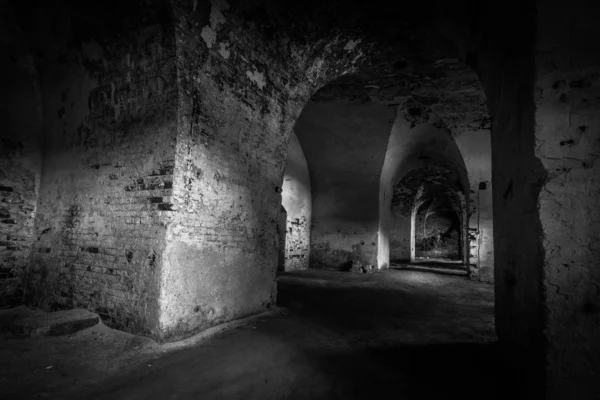 Intérieur Vieux Bâtiment Sombre Brique Abandonnée — Photo