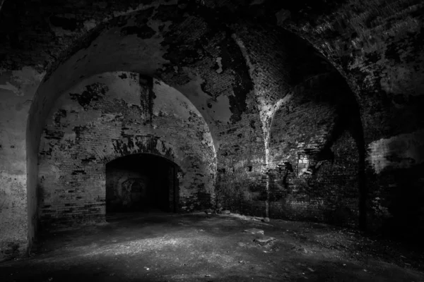 Interior Ladrillo Abandonado Viejo Edificio Oscuro — Foto de Stock