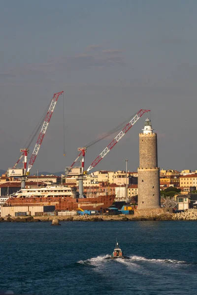 Puerto Marítimo Con Barcos Ciudad —  Fotos de Stock