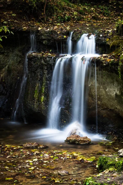 Hermosa Cascada Bosque Salvaje — Foto de Stock