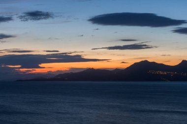 Gece vakti Malta kıyısı