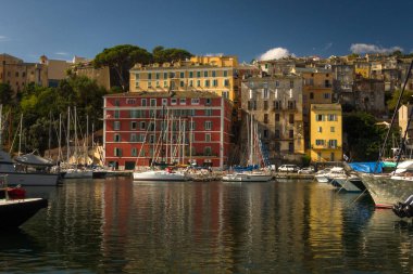 Malta 'da şehir limanında tekneler