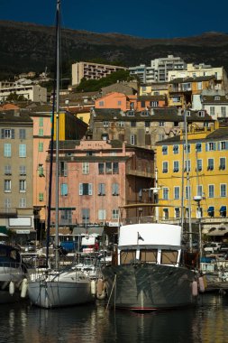 Malta adasında tekne ve şehirli liman