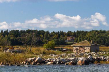 Taş deniz kıyıları gündüz vakti