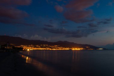 Gece vakti Malta kıyısı 