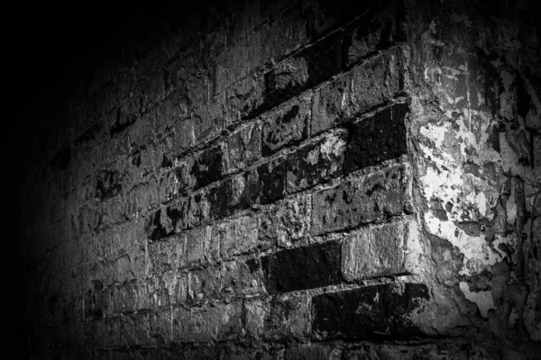 Интерьер Заброшенного Кирпичного Темного Здания — стоковое фото