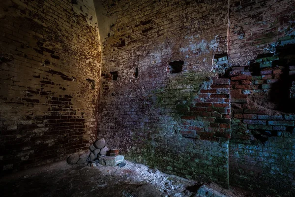Interior Velho Edifício Escuro Tijolo Abandonado — Fotografia de Stock