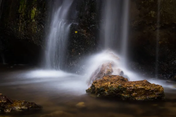 Hermosa Cascada Bosque Salvaje —  Fotos de Stock