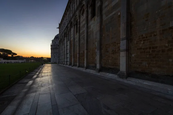 Brique Bâtiment Historique Avec Cour — Photo