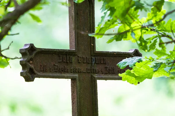Oude Christelijke Begraafplaats Groene Tuin — Stockfoto