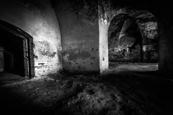 Interno Vecchio Edificio Buio Mattoni Abbandonati — Foto Stock