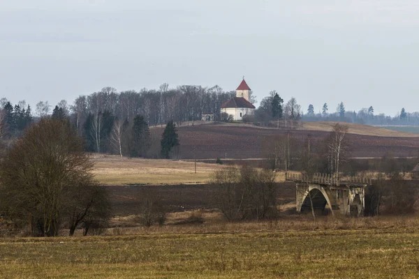 Hermoso Paisaje Con Iglesia Colina — Foto de Stock