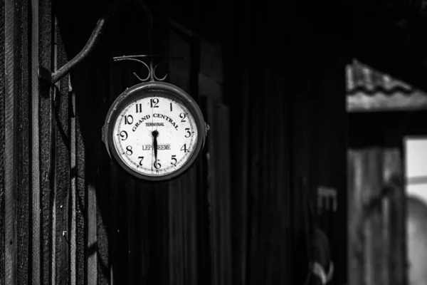 Παλιό Ρολόι Στο Σιδηροδρομικό Σταθμό — Φωτογραφία Αρχείου