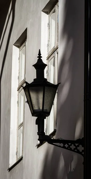 Lâmpada Parede Branca Edifício Velho — Fotografia de Stock