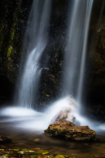 Vackra Vattenfall Vilda Skogen — Stockfoto