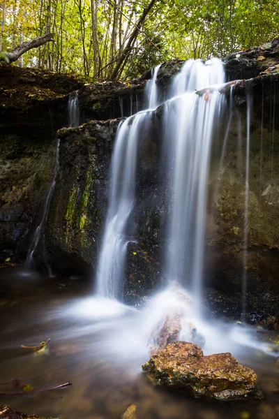 Hermosa Cascada Bosque Salvaje — Foto de Stock