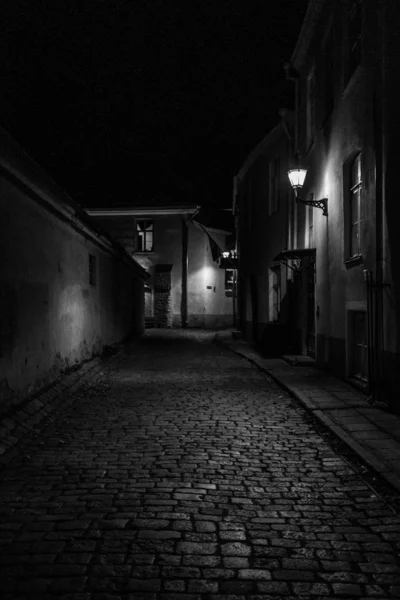 黒と白のトーンで旧ヨーロッパの都市 — ストック写真