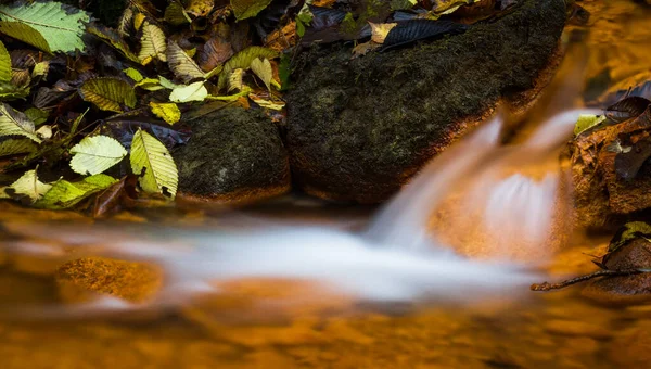 Vackra Vattenfall Vilda Skogen — Stockfoto