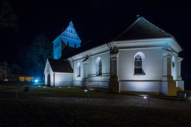 Gecenin eski evinde.