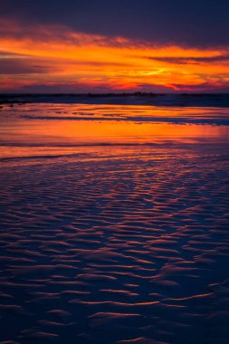 Baltık denizinde günbatımı renkleri