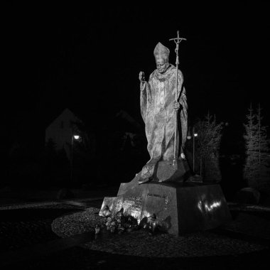 Buda ve damat parkta.