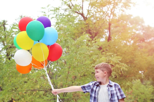 Anak kecil dengan balon. — Stok Foto