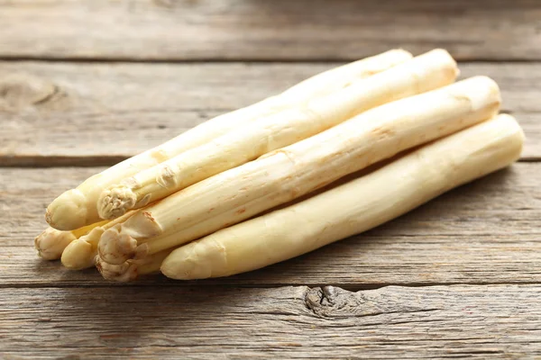 Frischer weißer Spargel — Stockfoto