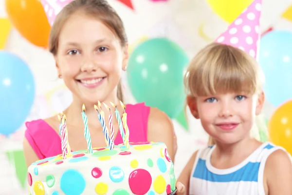 Glückliche Kinder bei Geburtstagsparty — Stockfoto