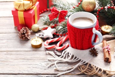 Masada bir fincan kahve.