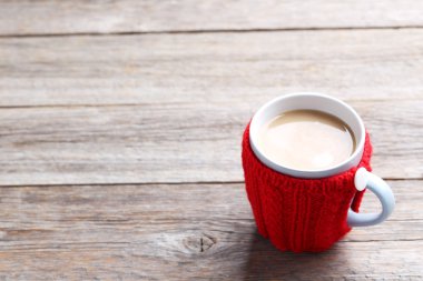 Masada bir fincan kahve.