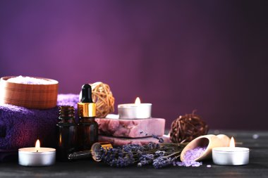 Lavanta yağı sabunu ve çiçekler 