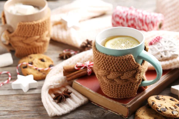 Taza de té en la mesa —  Fotos de Stock