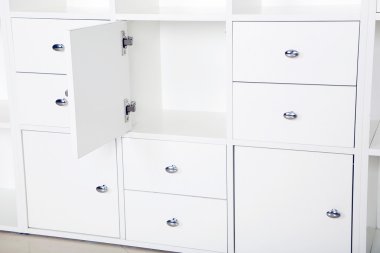 Beyaz ahşap açık kutular