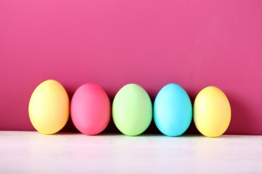 Paskalya yumurtaları arka plan üzerinde