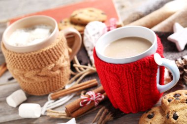 Masada bir fincan kahve.