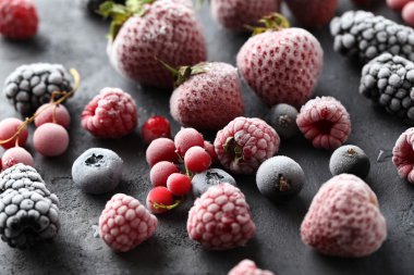Masada dondurulmuş meyveler