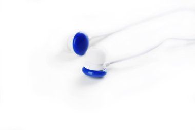 beyaz kulaklık izole 