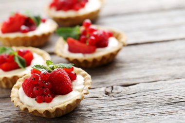 Tatlı tartlets çilek ile 