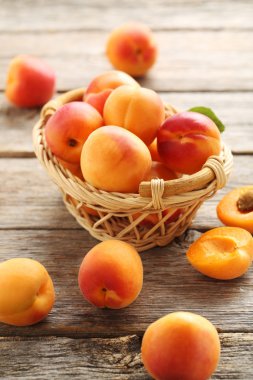 Olgun kayısı meyve