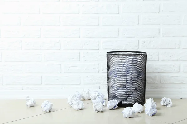 Office trashcan with  paper balls — Stock Photo, Image