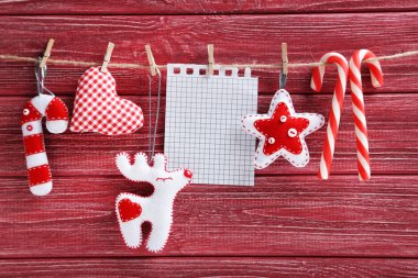 Kağıt ile asılı Noel süsleri 