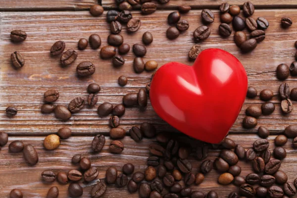 Roasted coffee beans with red heart — Stock Photo, Image