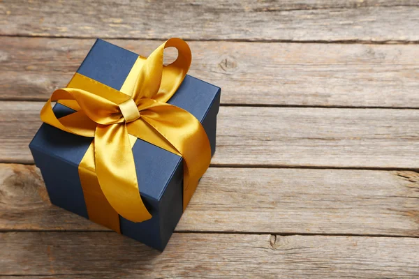 Gift box with ribbon — Stock Photo, Image