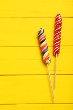 Tatlı masaya şekerler