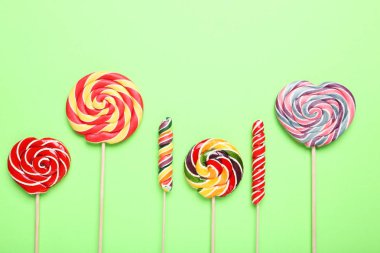 Arka plan üzerinde tatlı lolipop